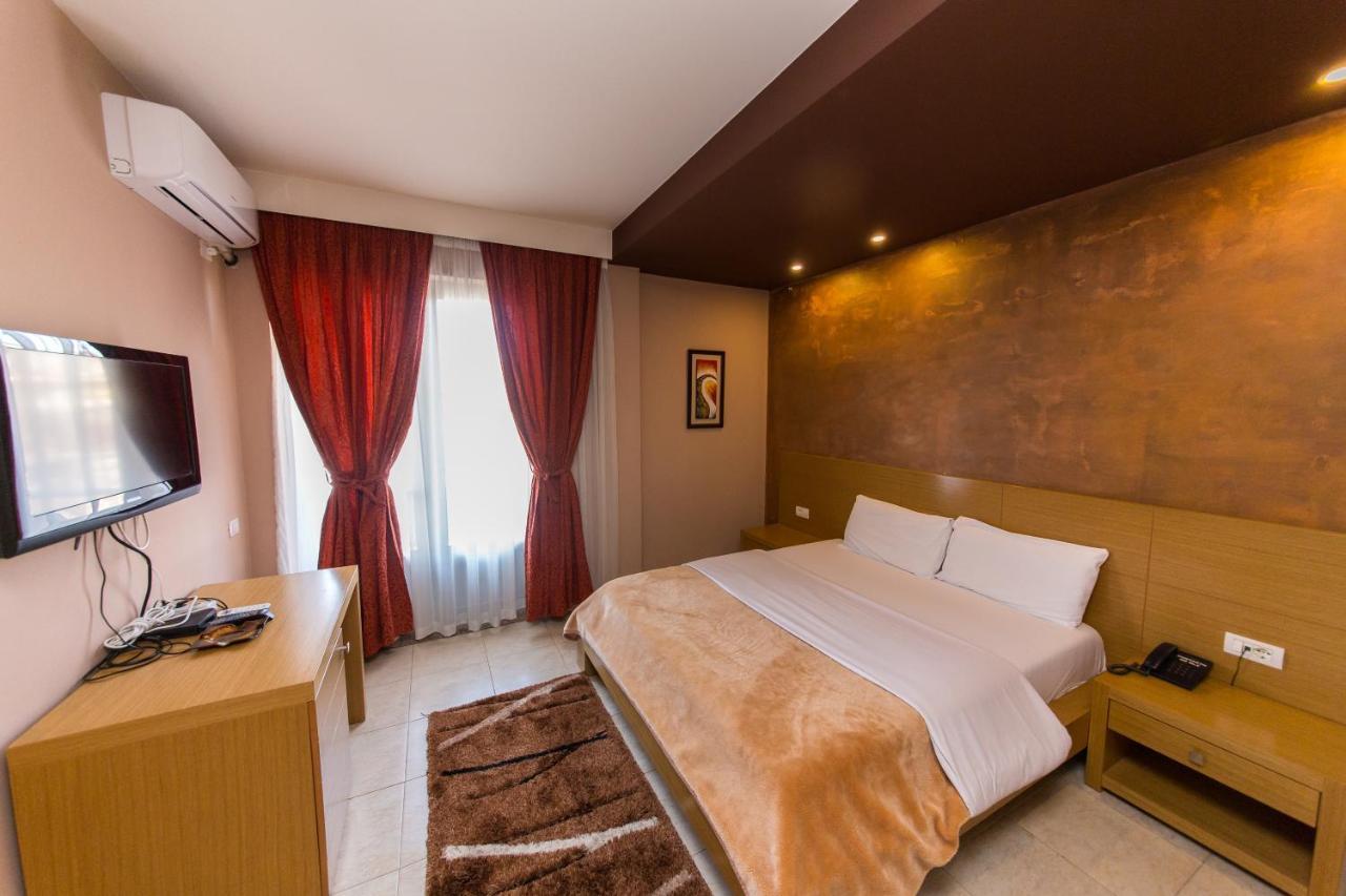 Hotel Denver Tirana Zewnętrze zdjęcie
