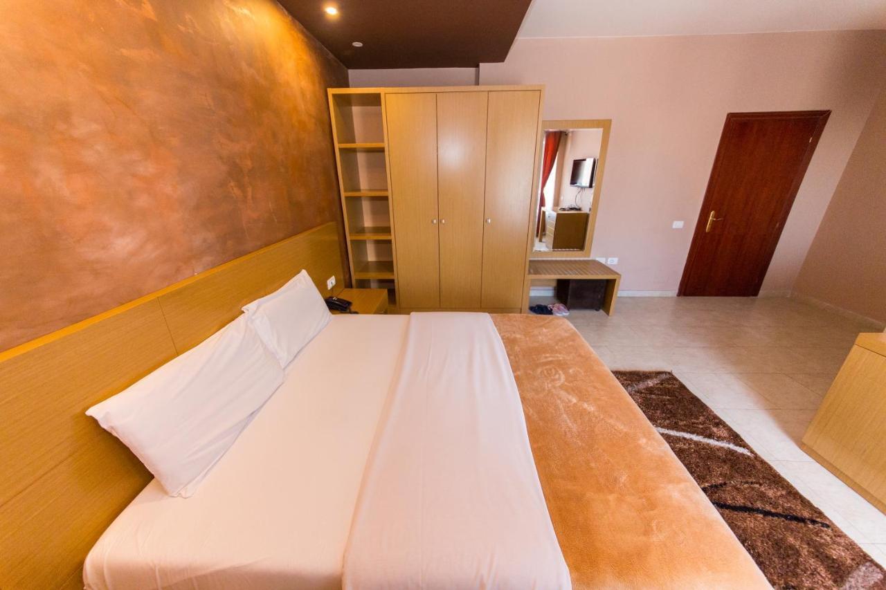 Hotel Denver Tirana Zewnętrze zdjęcie