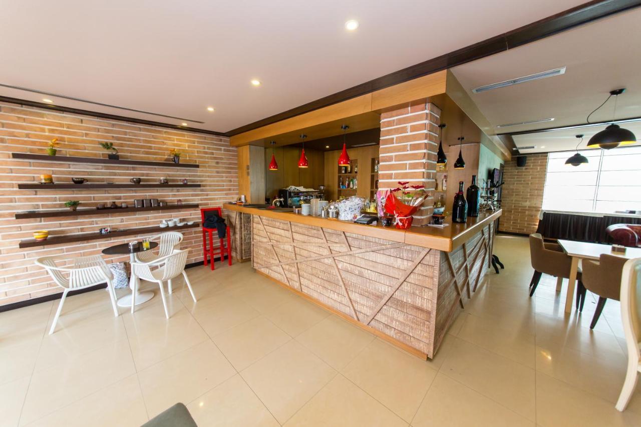 Hotel Denver Tirana Zewnętrze zdjęcie