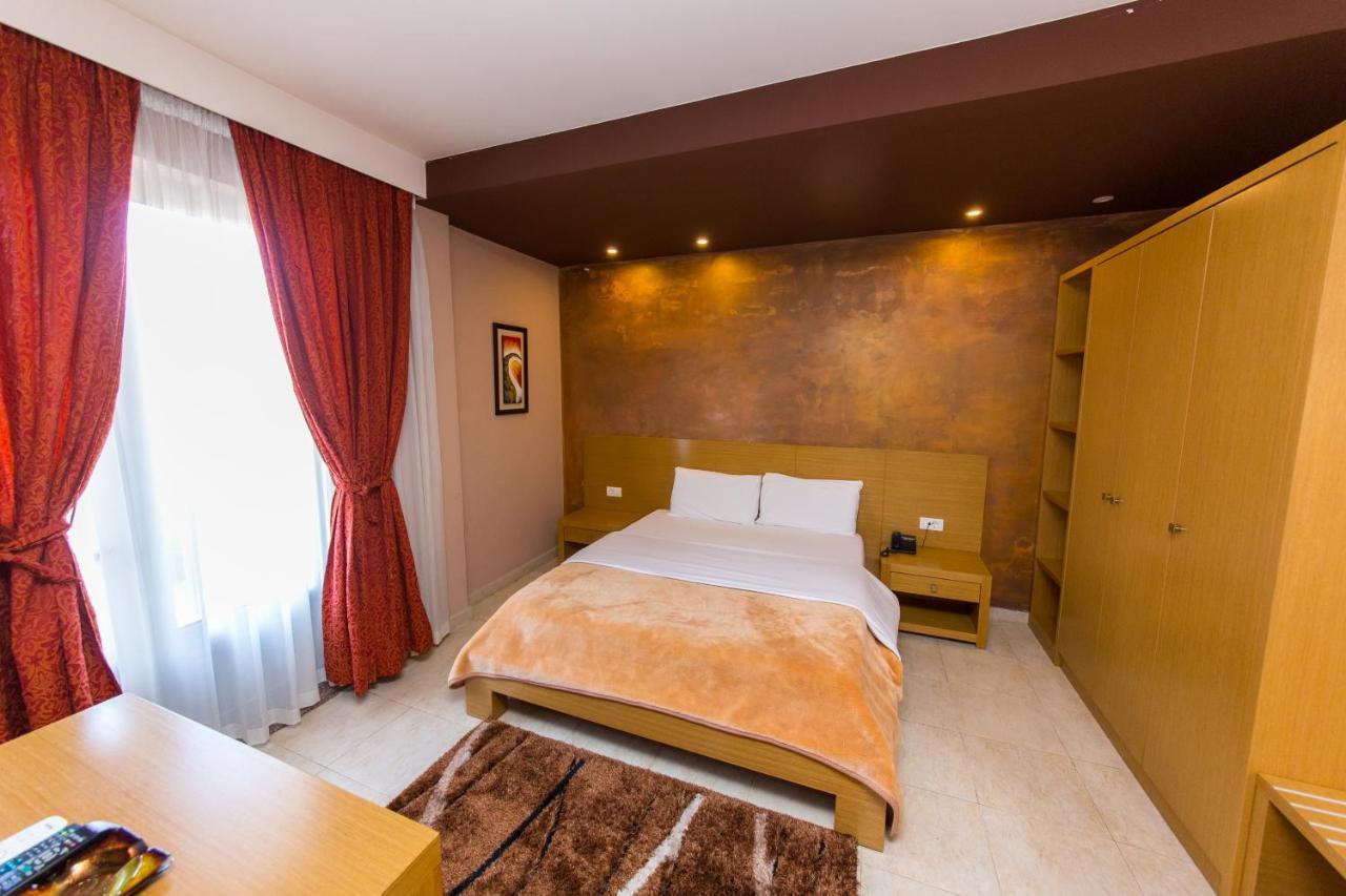Hotel Denver Tirana Zewnętrze zdjęcie