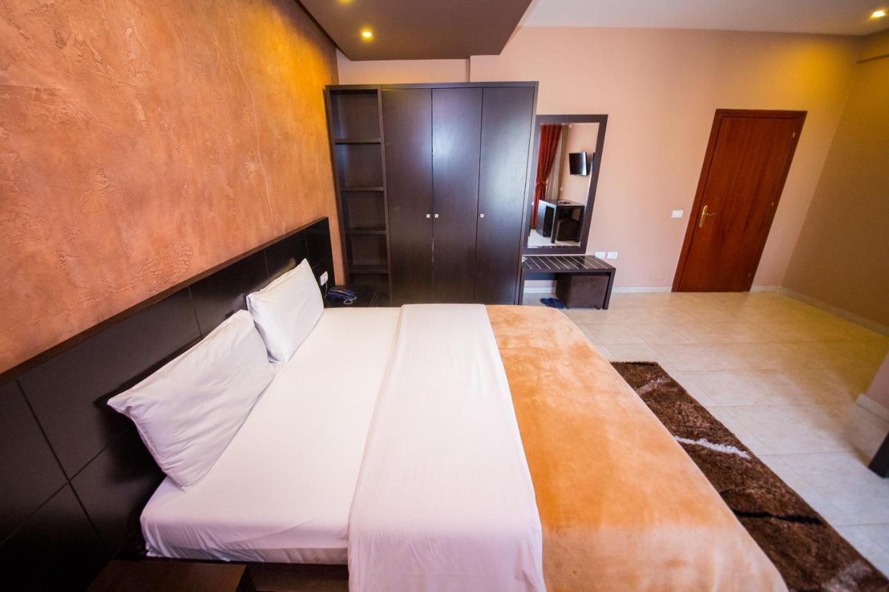 Hotel Denver Tirana Zewnętrze zdjęcie
