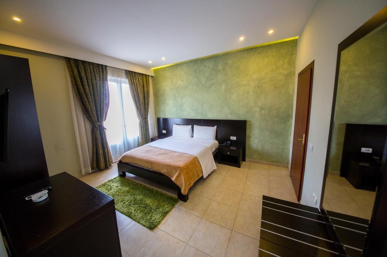 Hotel Denver Tirana Zewnętrze zdjęcie