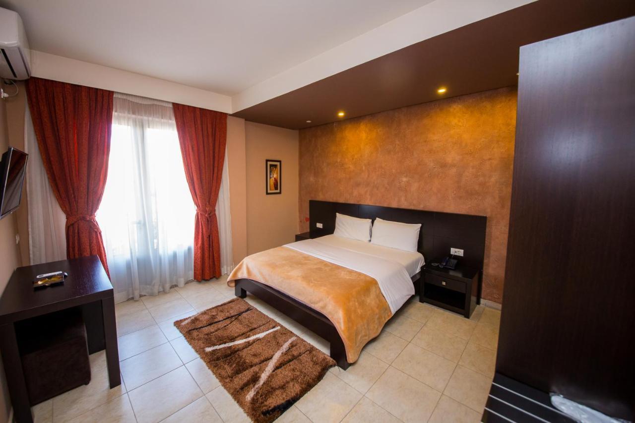 Hotel Denver Tirana Zewnętrze zdjęcie