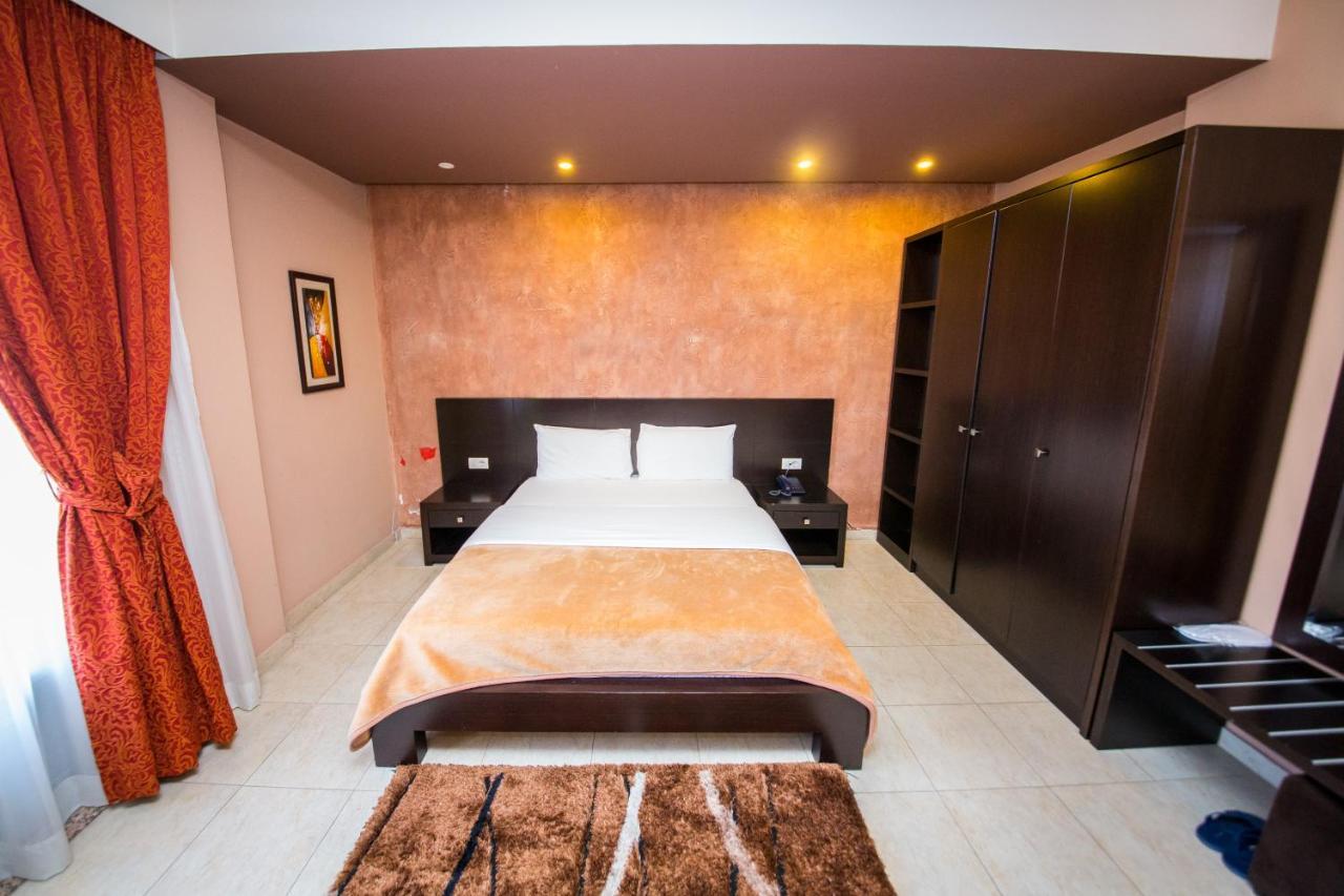 Hotel Denver Tirana Zewnętrze zdjęcie